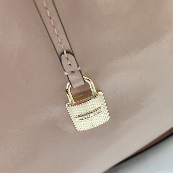 Michael Kors Patent Leather Mercer Handbag Pink - Picture 8 of 16